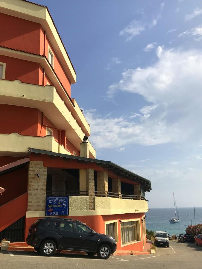 Appartamenti E Stanze Onde Blu Le Castella  Kültér fotó